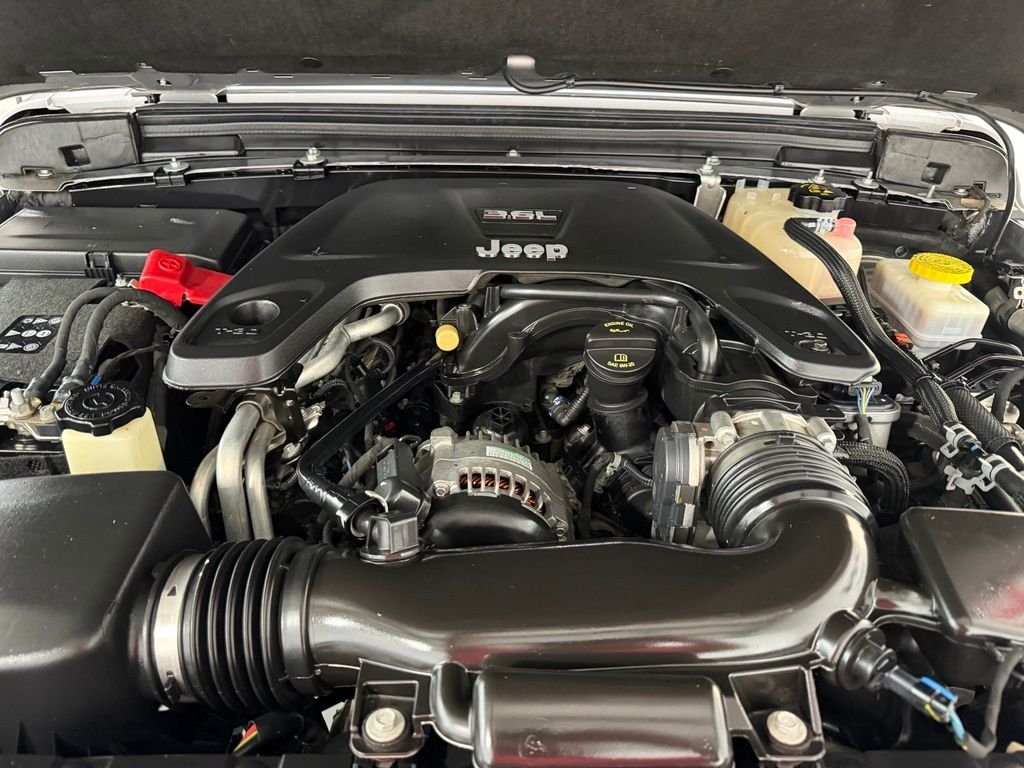 Used 2018 Silver Jeep Sport S image 7