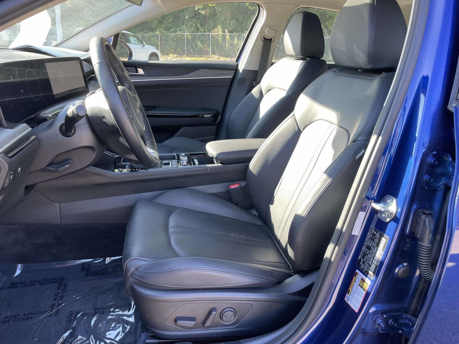 Used 2025 Yacht Blue Kia EX image 21
