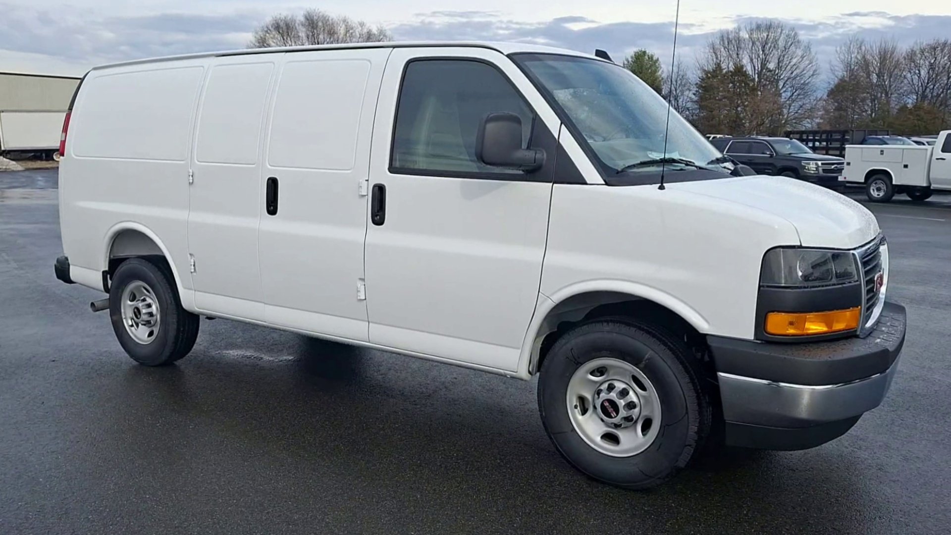 2025 GMC Savana Cargo Work Van - Photo 22