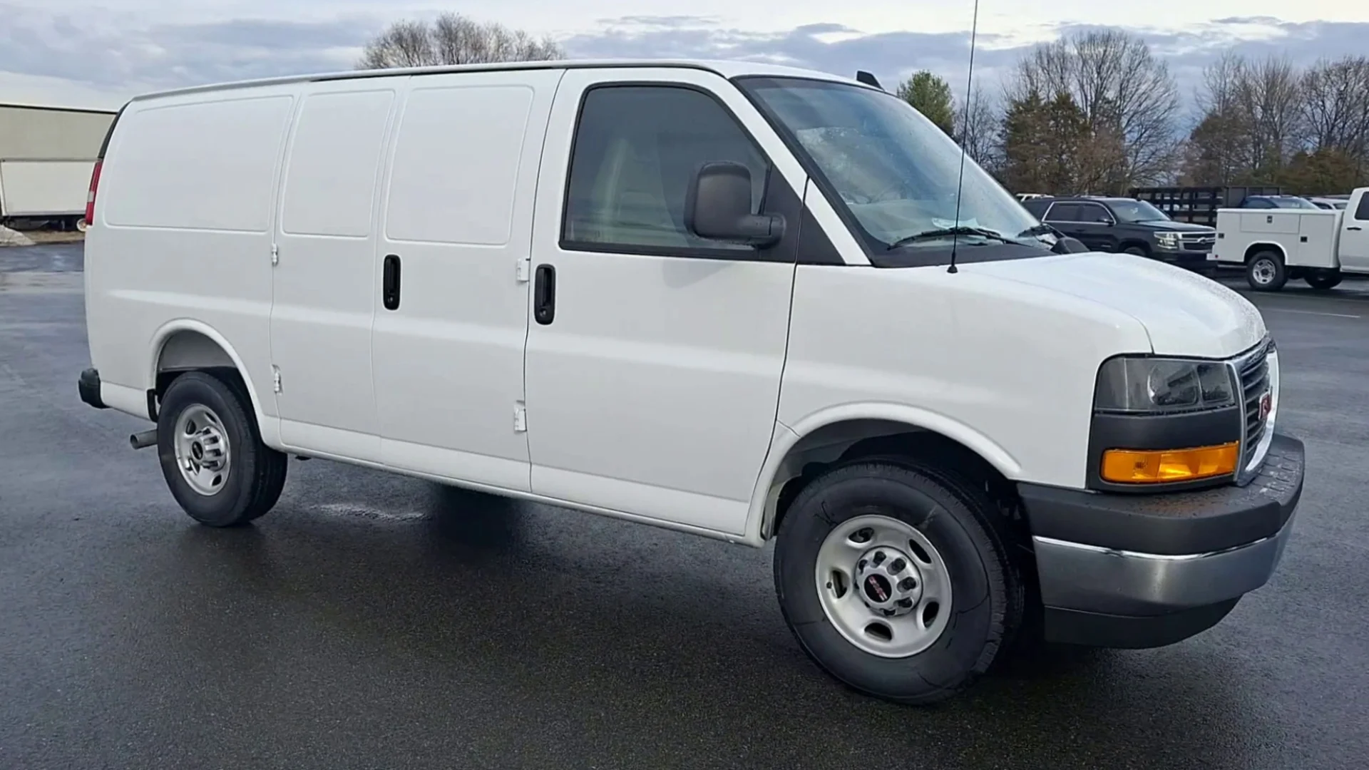 2025 GMC Savana Cargo Work Van - Photo 22