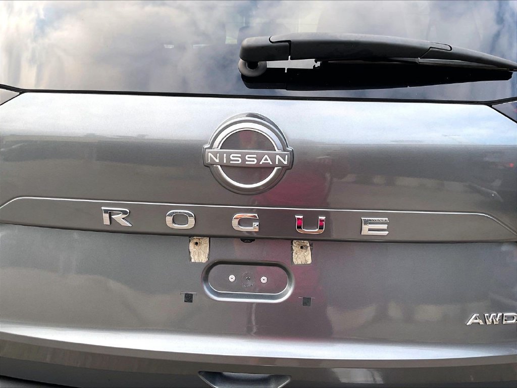 Used 2023 Gray Nissan S image 28