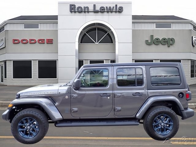 New 2026 Granite Crystal Metallic Clear-Coat Exterior Paint Jeep  image 1