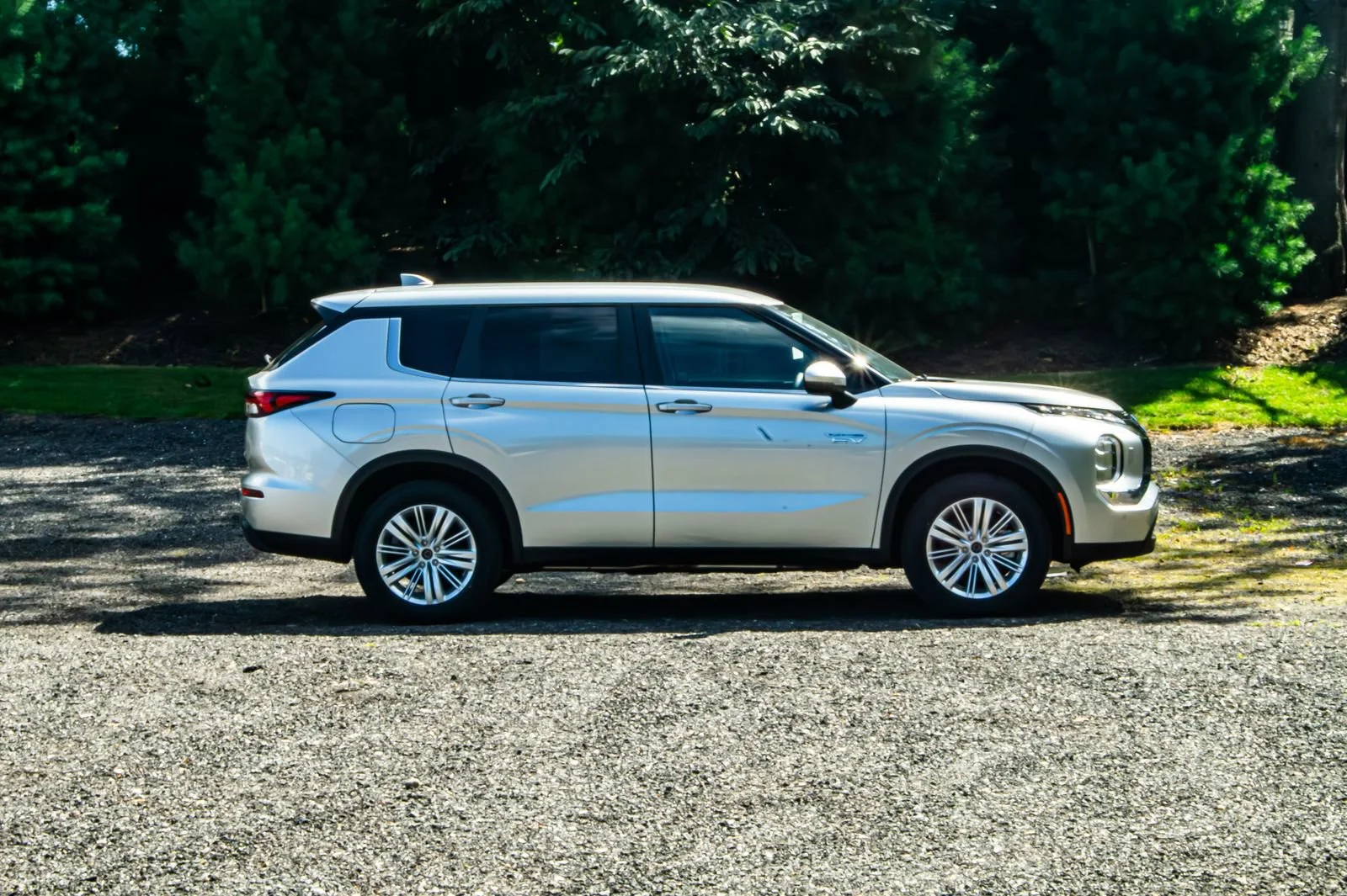 2025 Mitsubishi Outlander Plug-in Hybrid ES - Photo 10