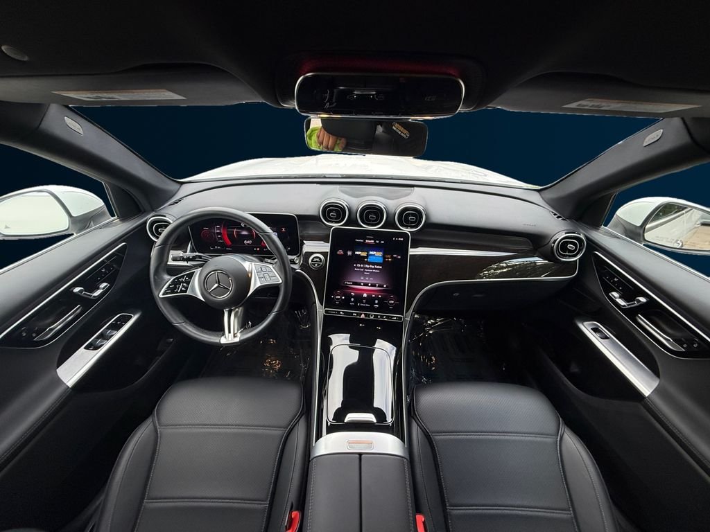 Used 2025  Mercedes-Benz GLC 300 image 12