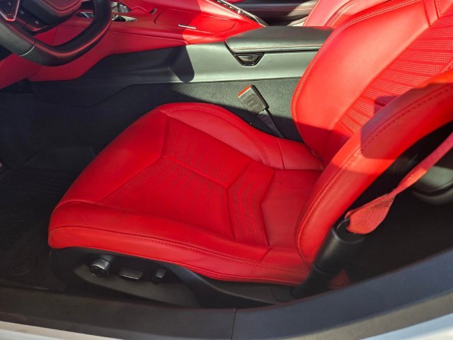 Used 2022 White Chevrolet Stingray image 10