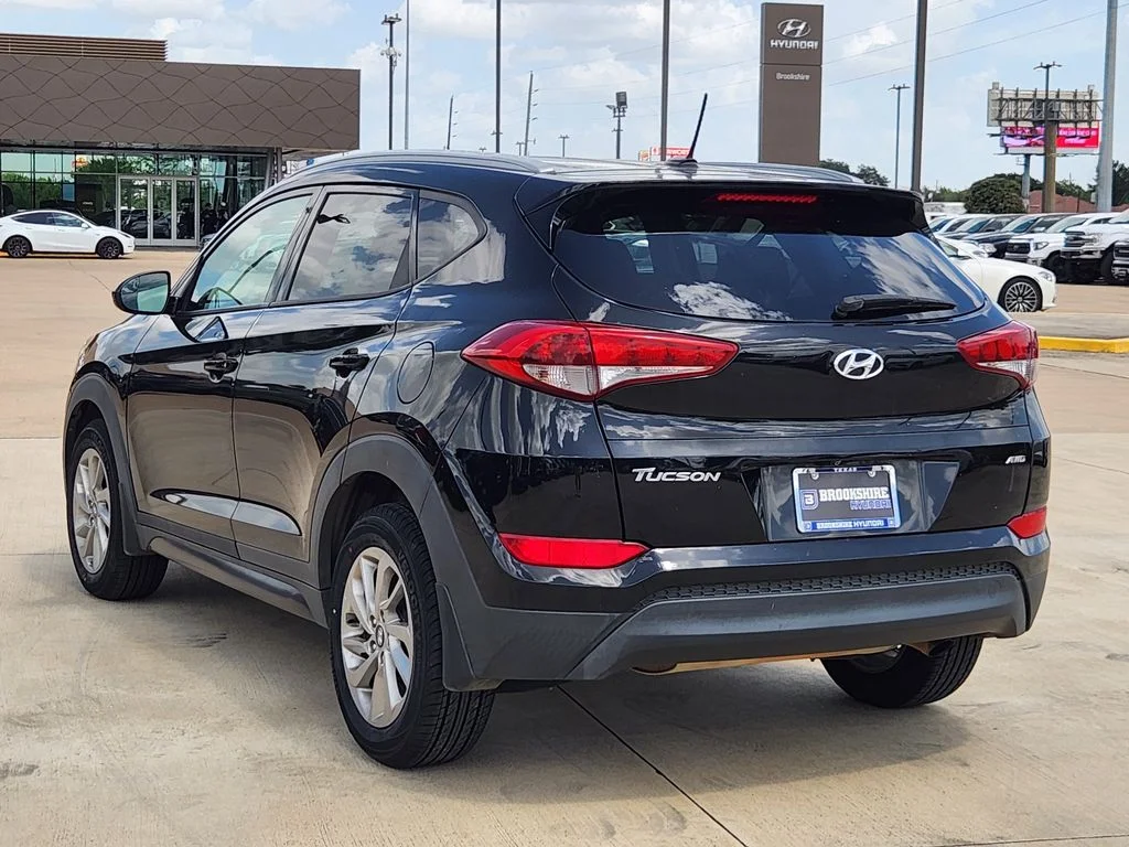 Used 2016 Ash Black Hyundai SE image 7