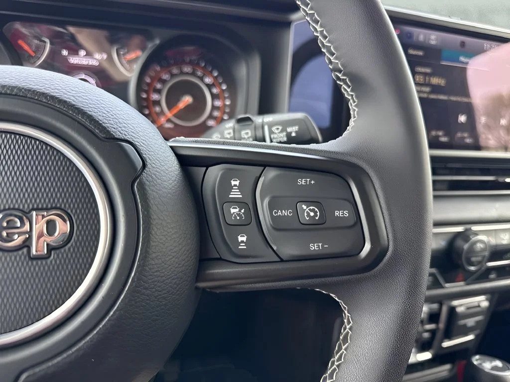 Used 2025 White Jeep Sport S image 16
