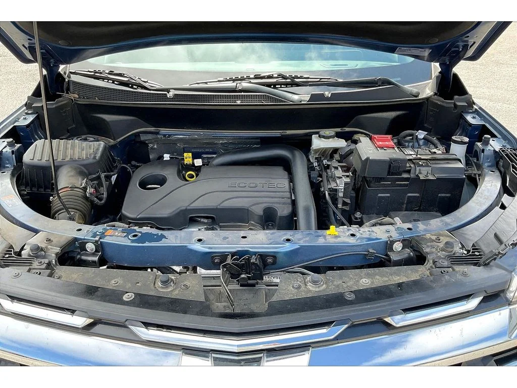 Used 2025 Lakeshore Blue Metallic Chevrolet LT image 8