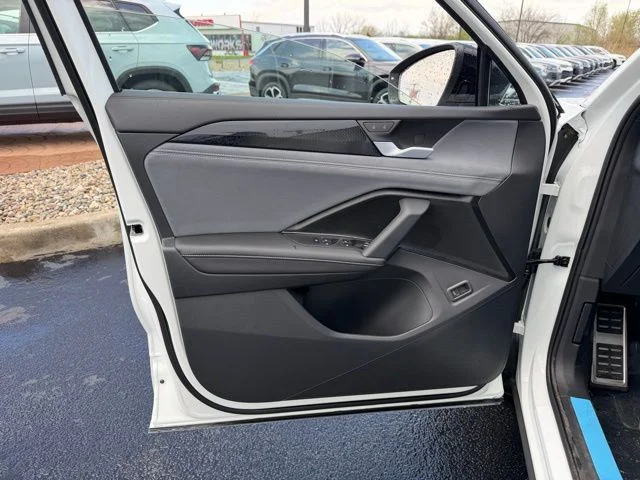 New 2026 White Volkswagen 2.0T SE R-Line Black image 13