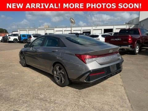 Used 2024 Fluid Metal Hyundai Limited image 3
