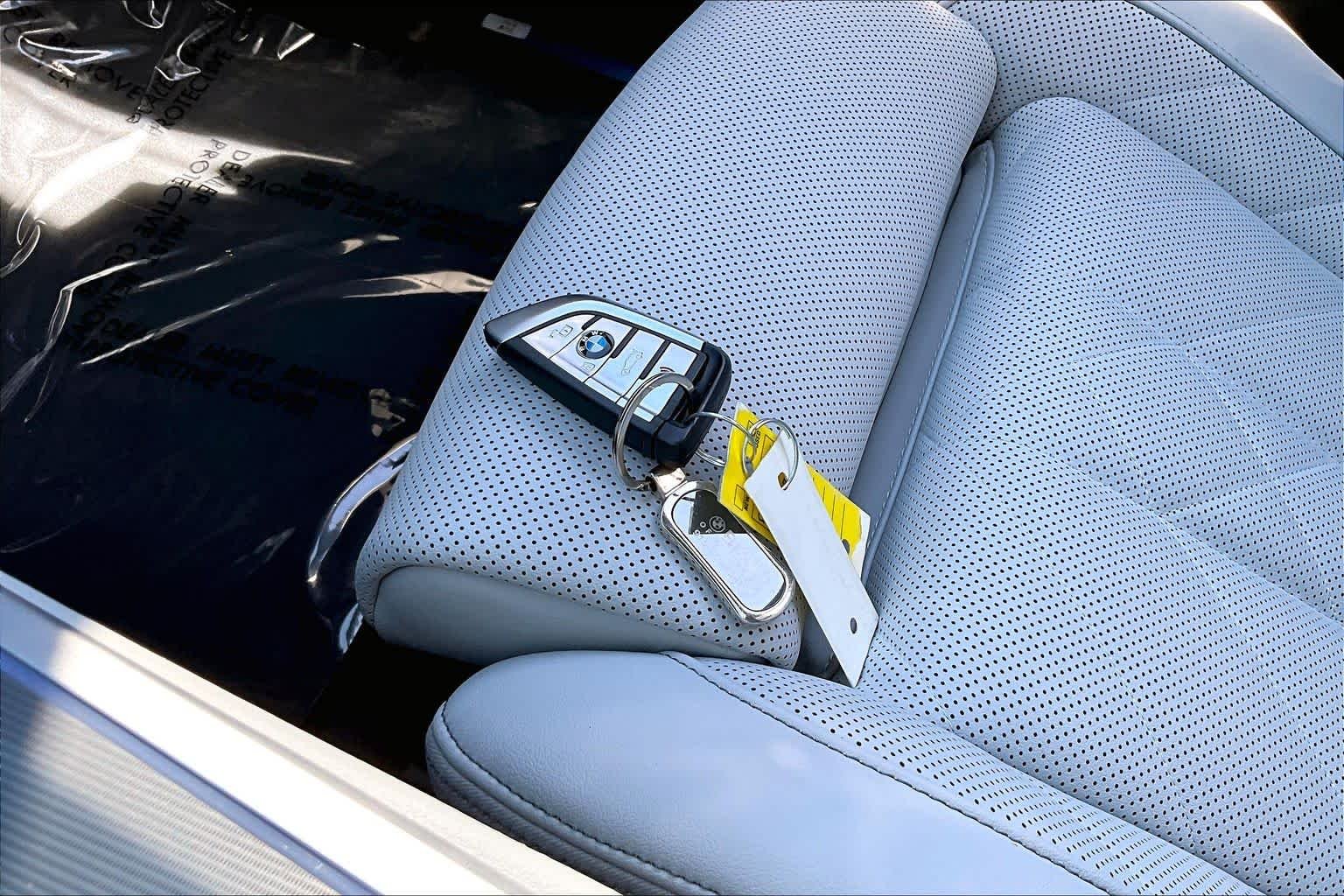 Used 2023 Phytonic Blue Metallic BMW sDrive40i image 14