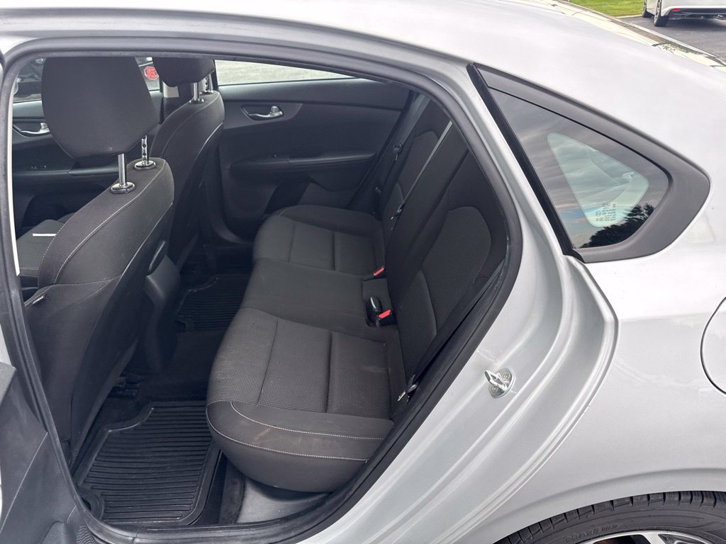 Used 2021 Silver Kia LXS image 9