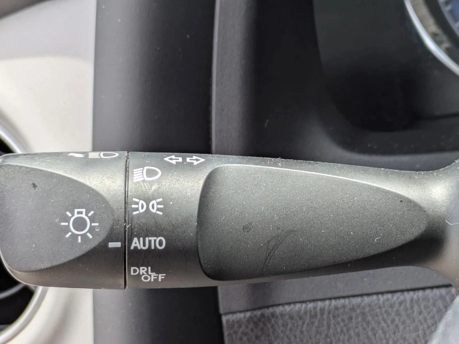 Used 2018 Slate Metallic Toyota LE image 10