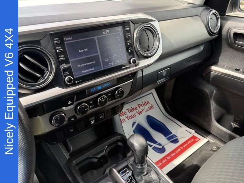 Used 2022 White Toyota SR5 image 27