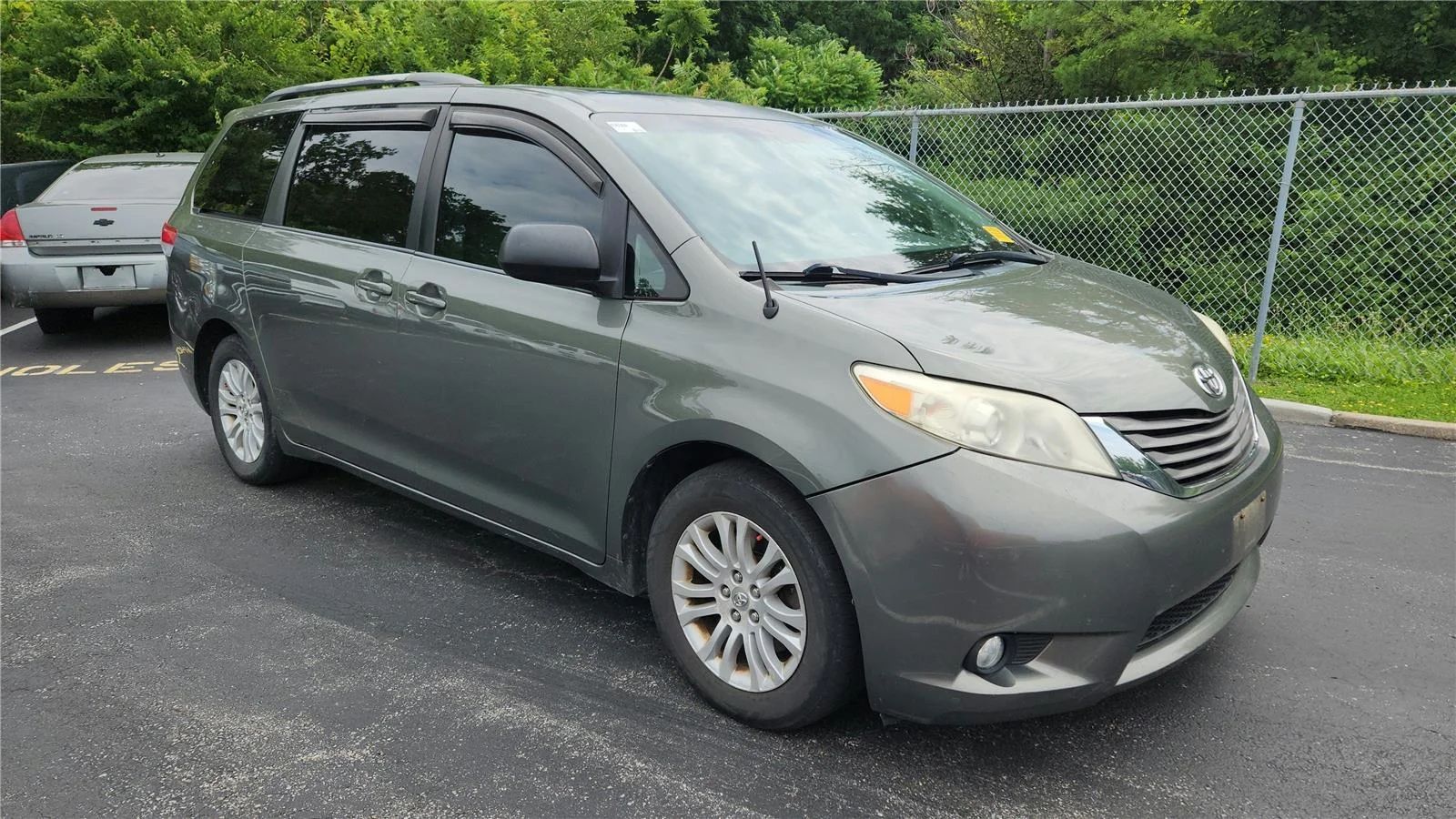 Used 2011 Toyota Sienna XLE with VIN 5TDYK3DCXBS128054 for sale in Florence, KY