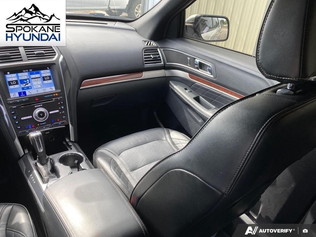 Used 2018 White Platinum Metallic Tri-Coat Ford Platinum image 28