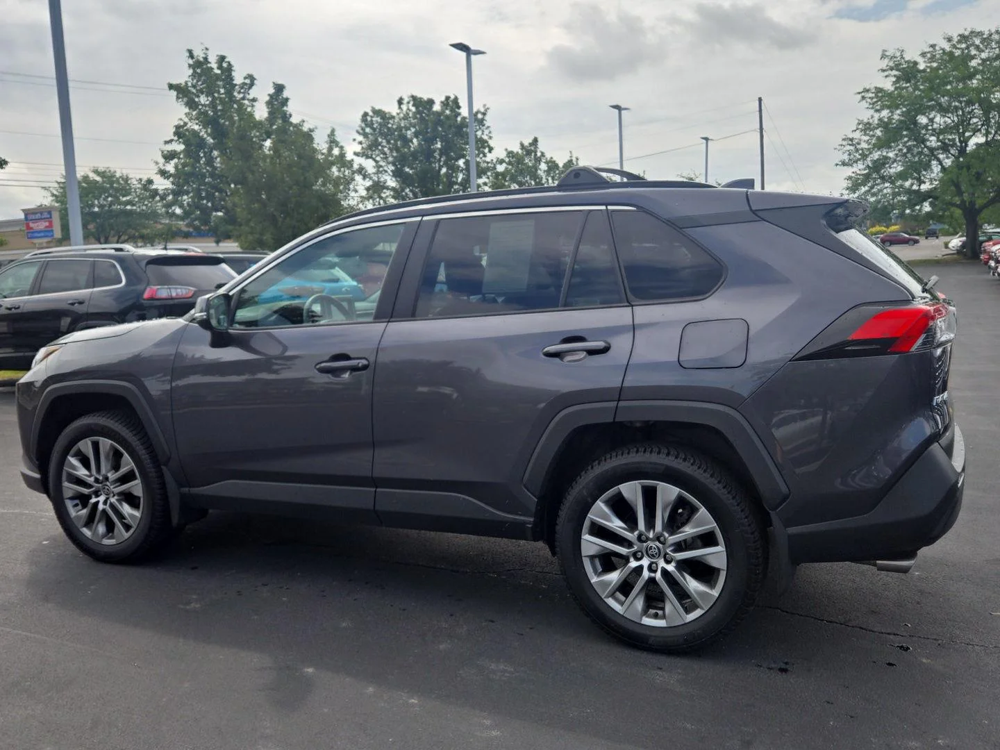 Used 2022 Magnetic Gray Metallic Toyota XLE Premium image 3