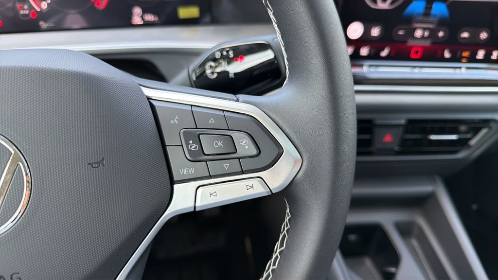 New 2026 Platinum Gray Metallic Volkswagen 2.0T SE image 24