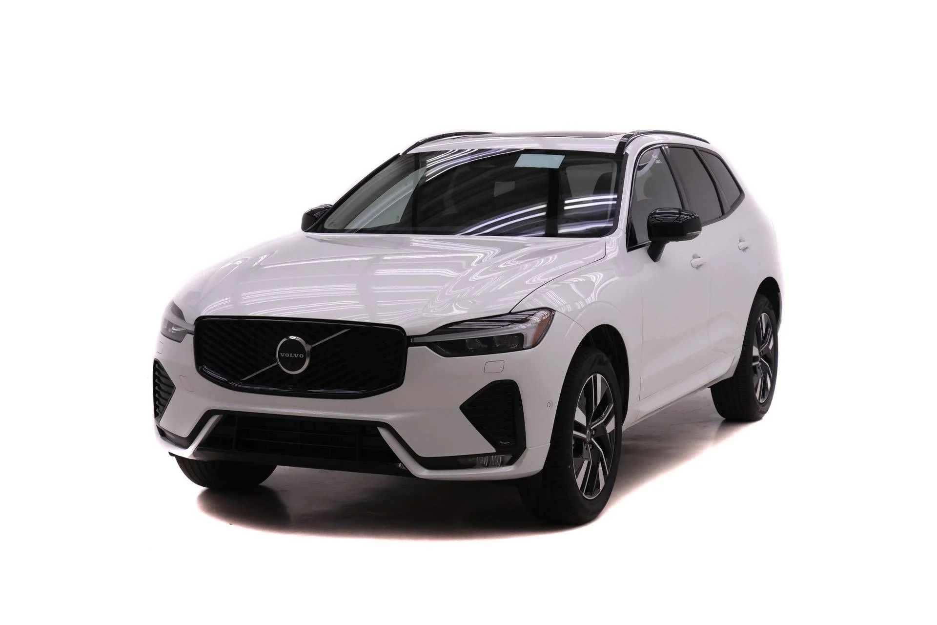 2026 Volvo XC60 B5 Plus Dark AWD's photo