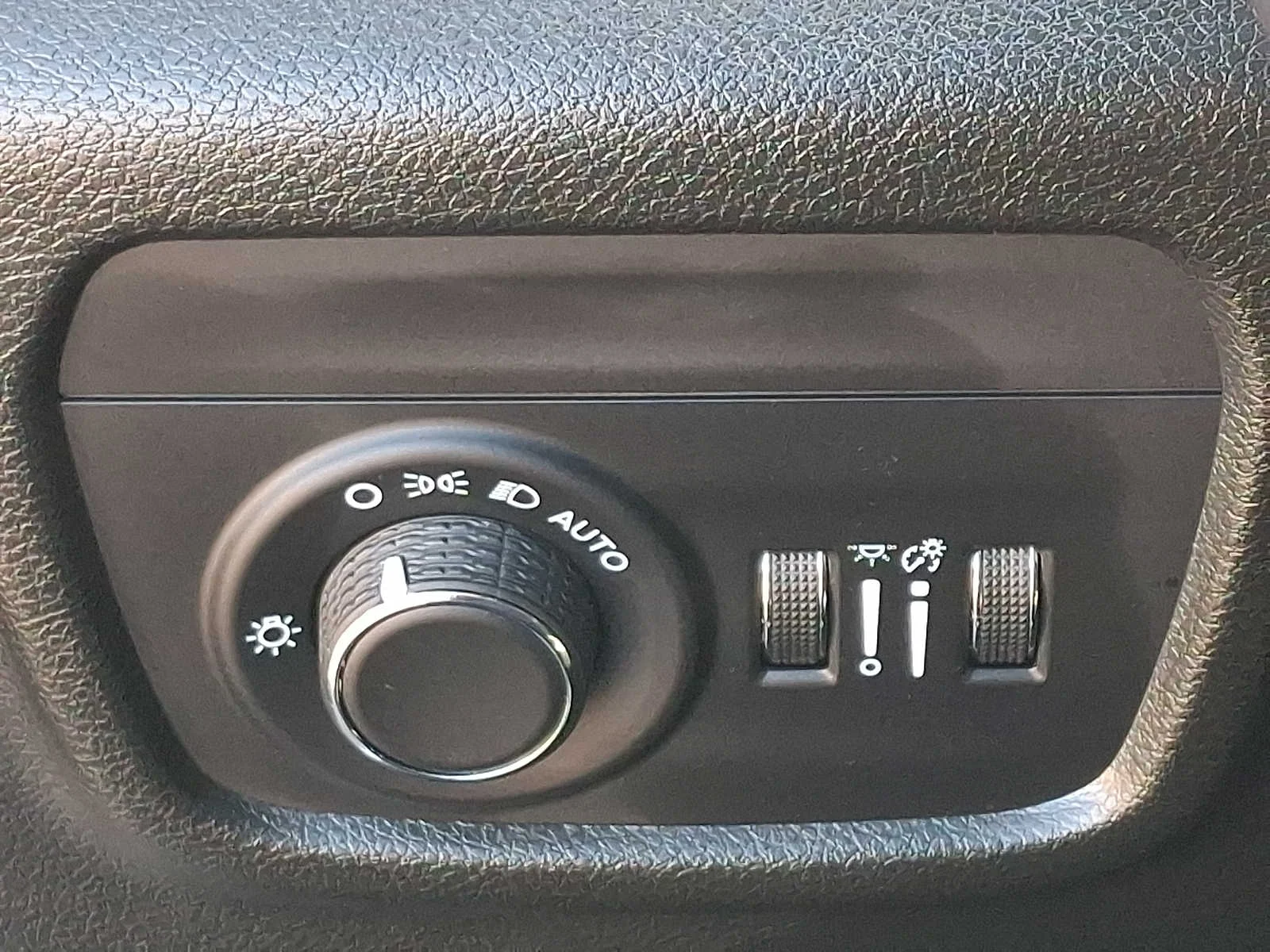 Used 2025 Silver Zynith Jeep Altitude X image 26