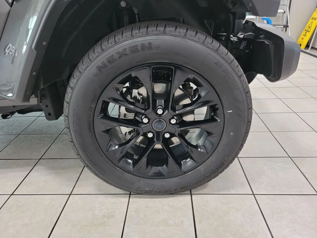 Used 2024 Gray Jeep Sahara 4xe image 7