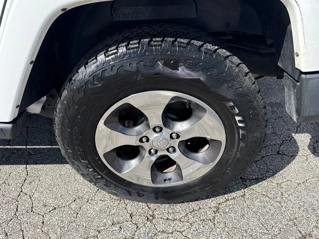 Used 2017  Jeep Unlimited Sahara image 9