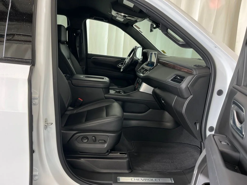 Used 2022 White Chevrolet Z71 image 17