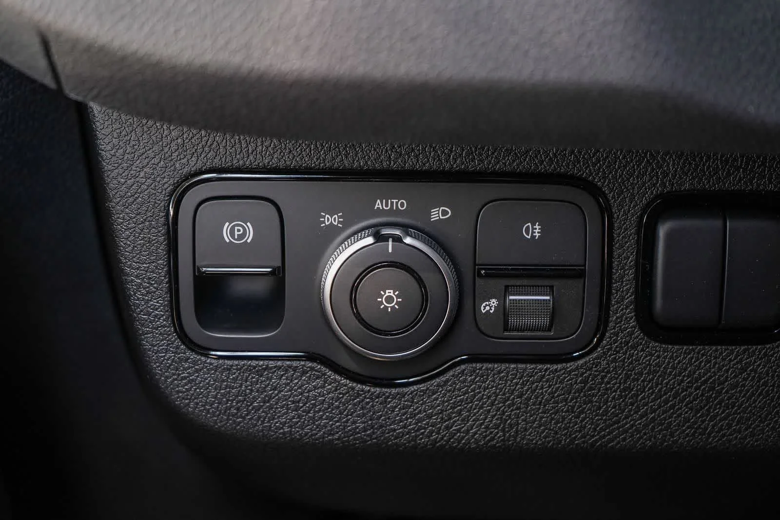 New 2025 Arctic+White Mercedes-Benz Cargo 170WB High Roof 113kW Battery RWD HO Motor image 24