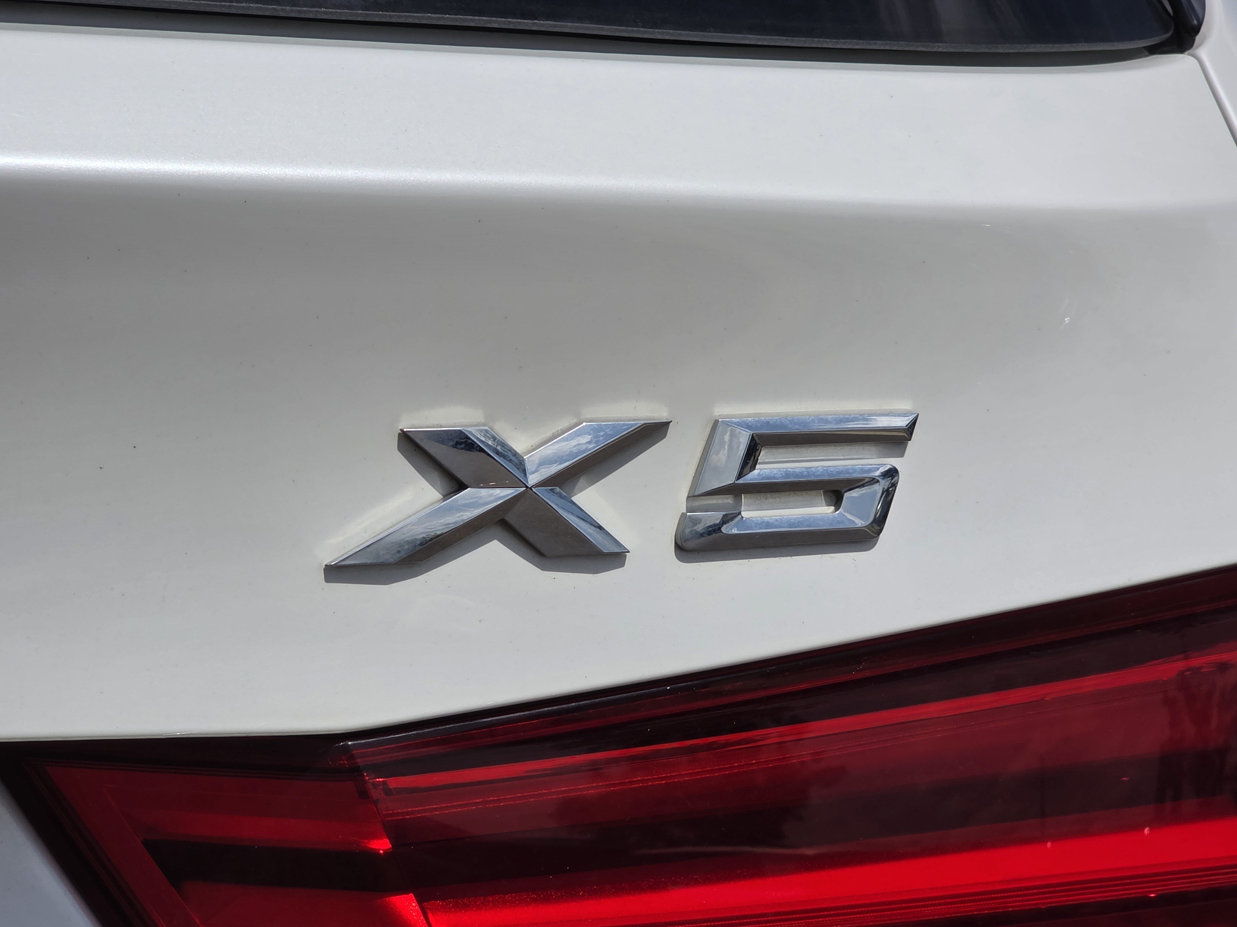 Used 2017 White Metallic BMW xDrive40e iPerformance image 9