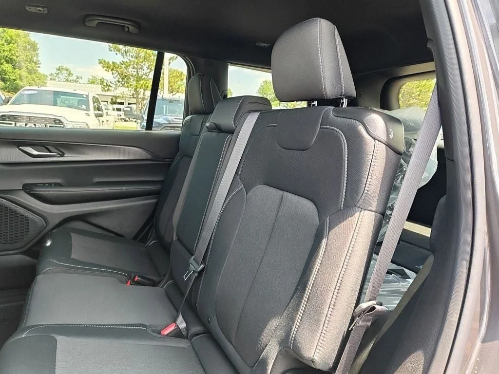 New 2026 Baltic Gray Metallic Clearcoat Jeep Laredo image 29