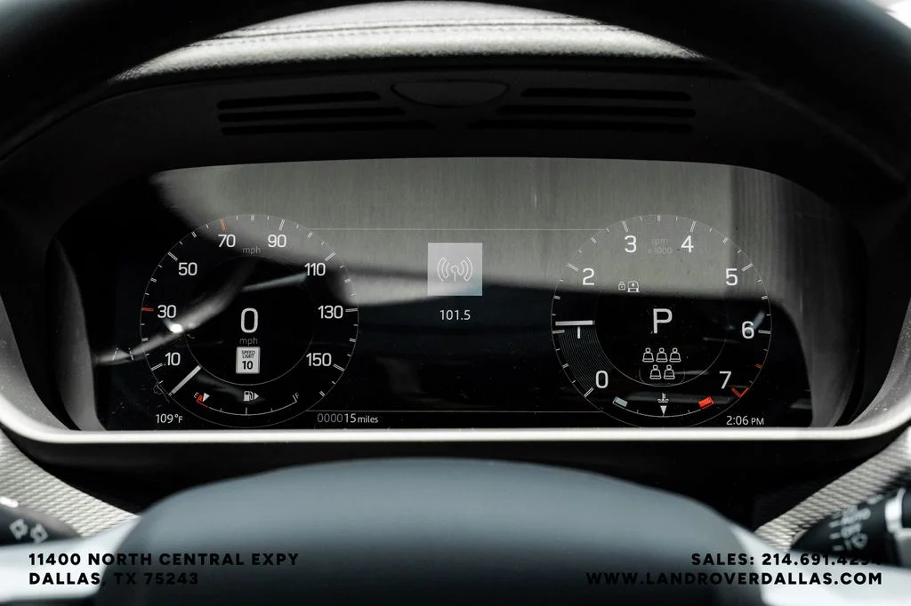 New 2026 Santorini Black Metallic Land Rover Dynamic SE image 18