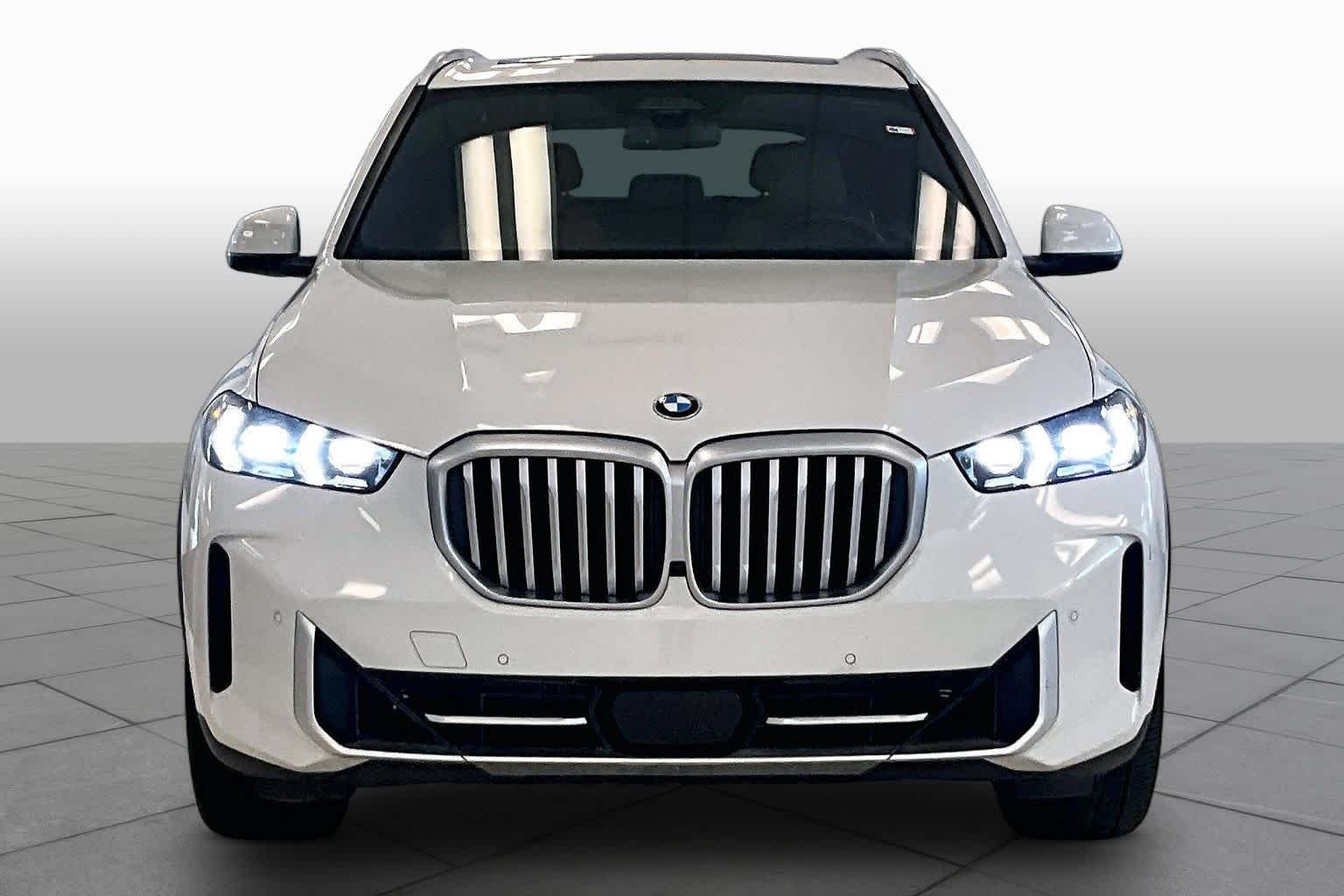 Used 2024 Alpine White BMW xDrive40i image 3