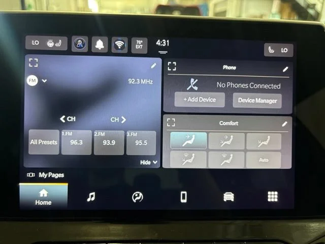 Used 2024  Jeep Limited image 21