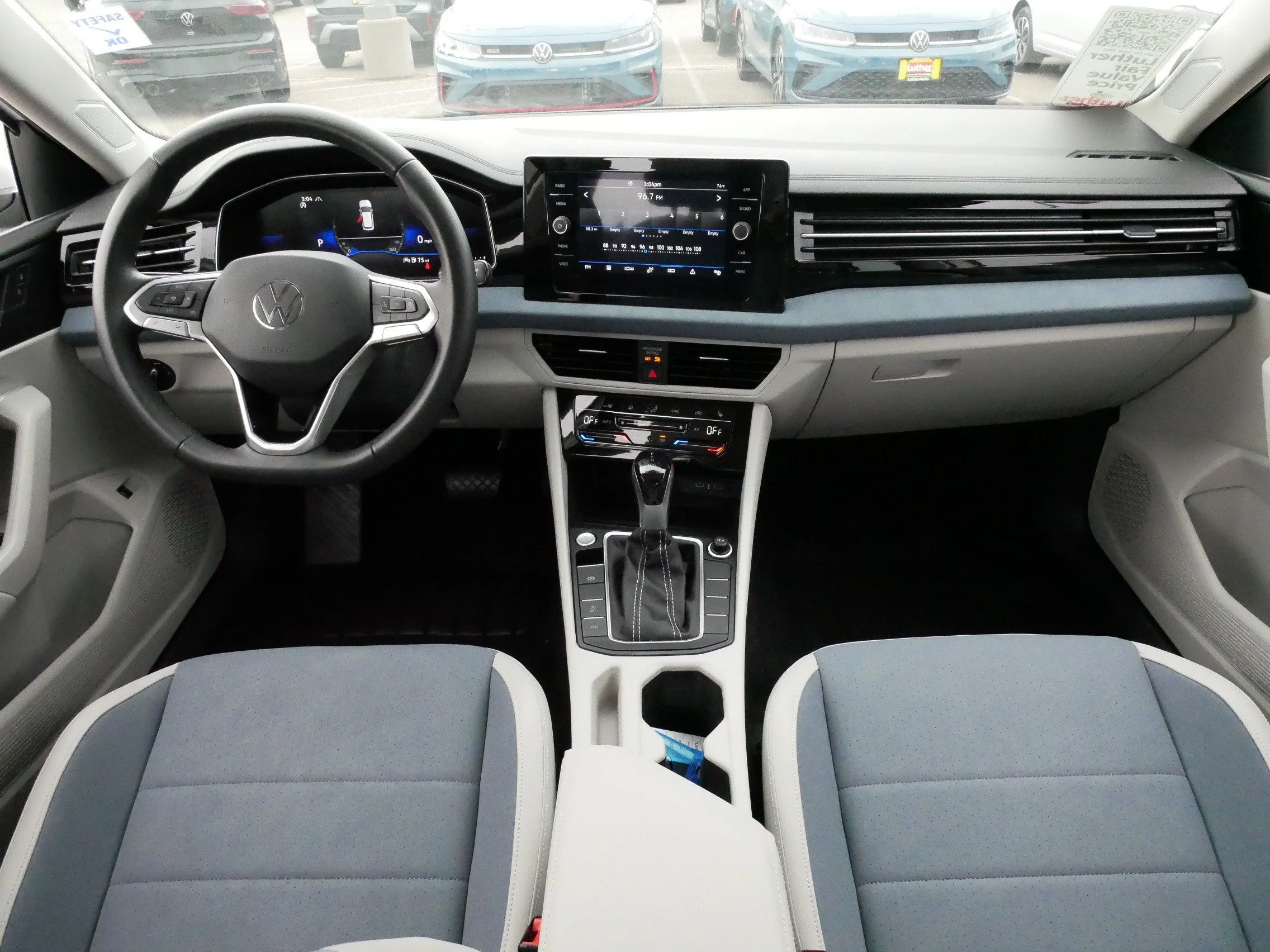 Used 2025 Opal White Pearl Volkswagen SE image 10