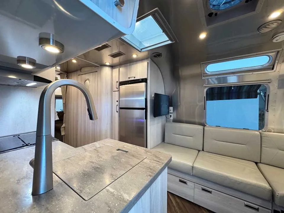 Used 2022 SILVER AIRSTREAM  image 13
