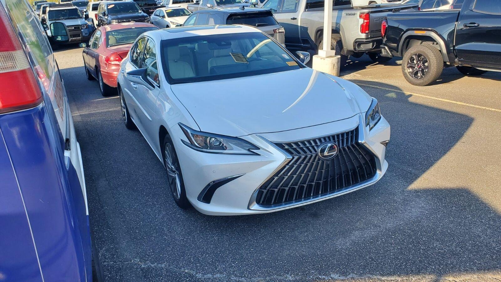 Used 2022 Eminent White Pearl Lexus ES 350 Ultra Luxury image 2