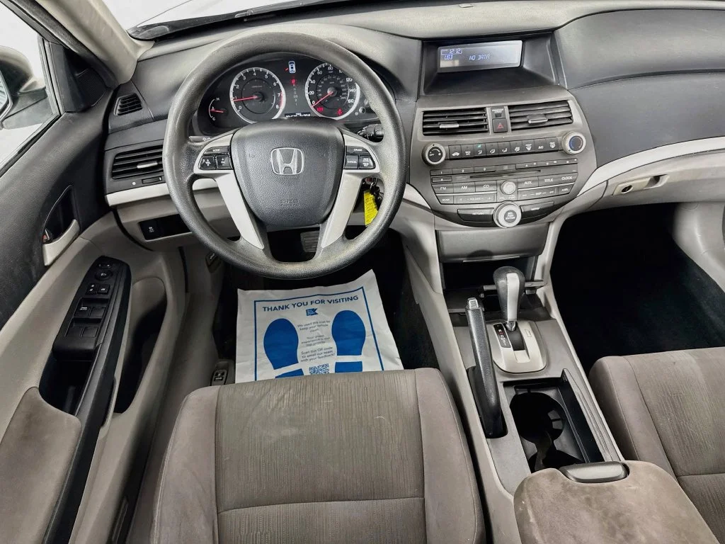 Used 2012 Alabaster Silver Metallic Honda LX image 26