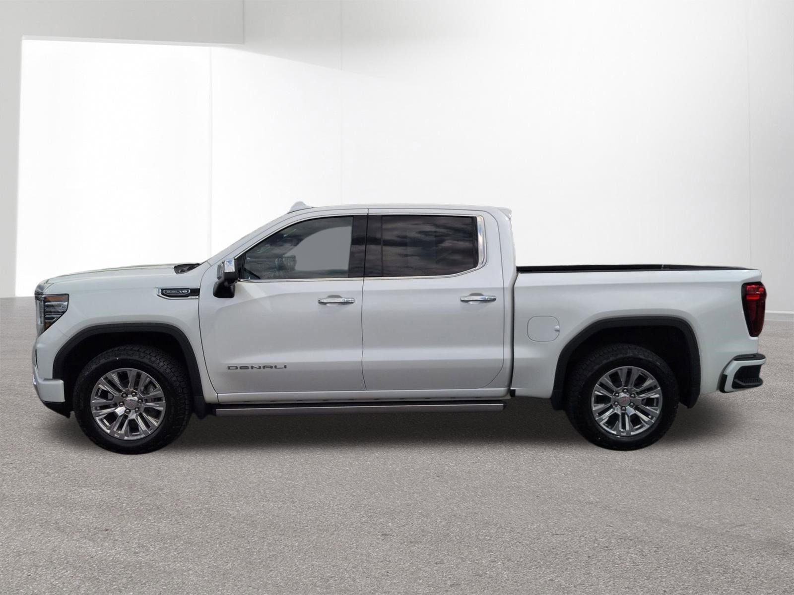 Used 2022 White Frost Tricoat GMC Denali image 8