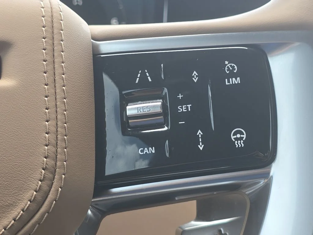 Used 2025 White Land Rover SE image 16