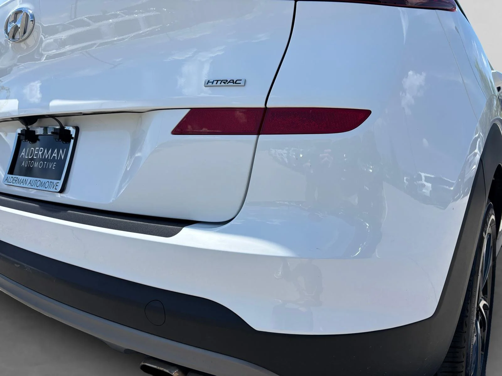 Used 2019 Dazzling White Hyundai Sport image 58