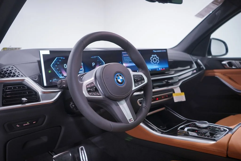 Used 2026 Alpine White BMW xDrive50e image 6