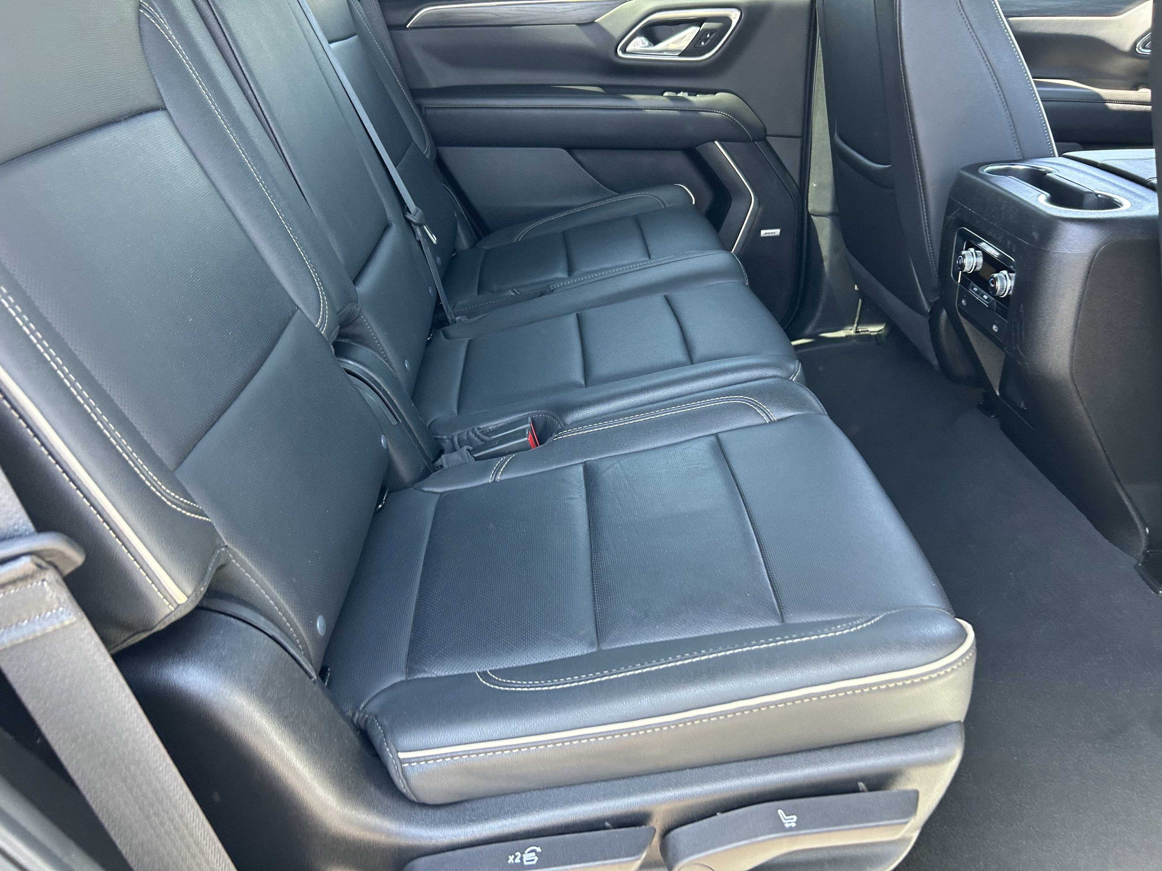 2024 GMC Yukon SLT - Photo 14