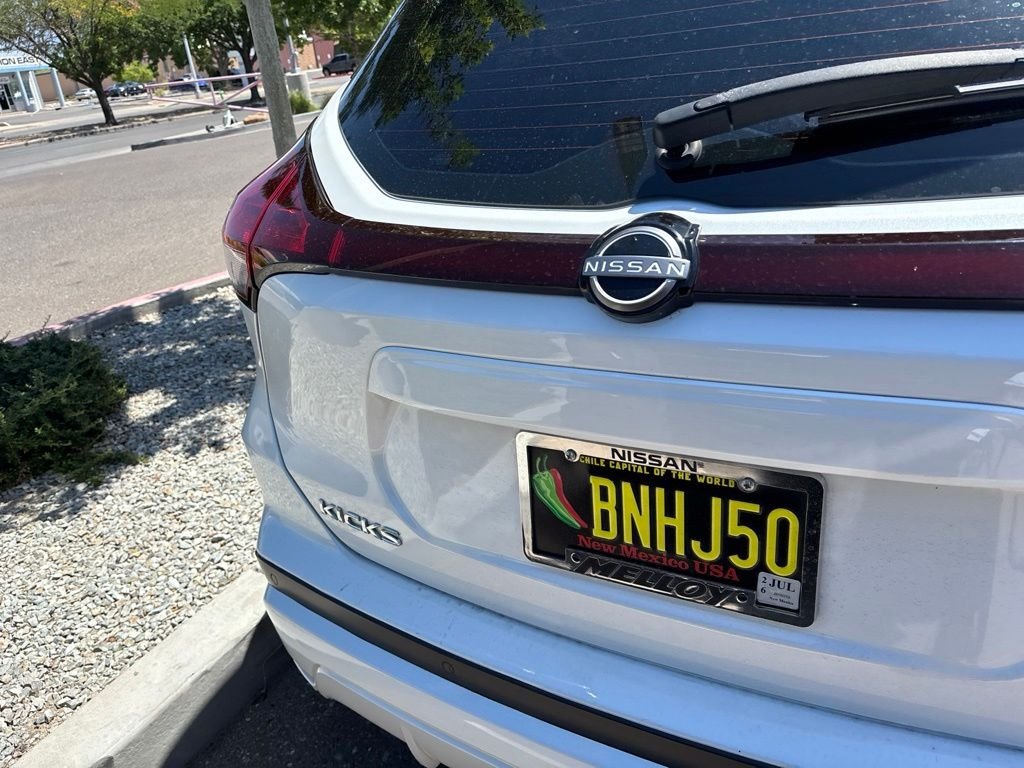Used 2023 White Nissan SR image 17