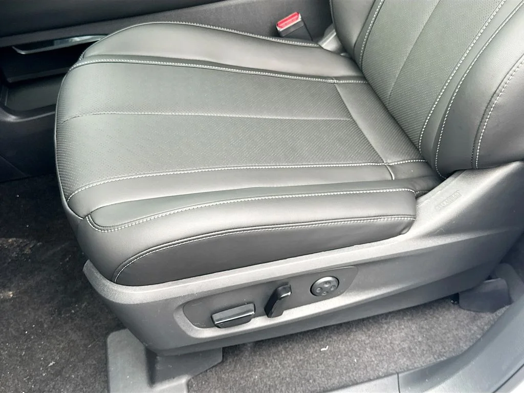 Certified Used 2026 White INFINITI LUXE image 21