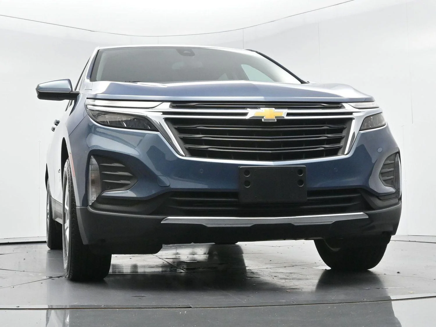Used 2024 Lakeshore Blue Metallic Chevrolet LT image 43