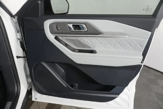 New 2027 Star White Metallic Tri-Coat Ford Platinum™ image 35