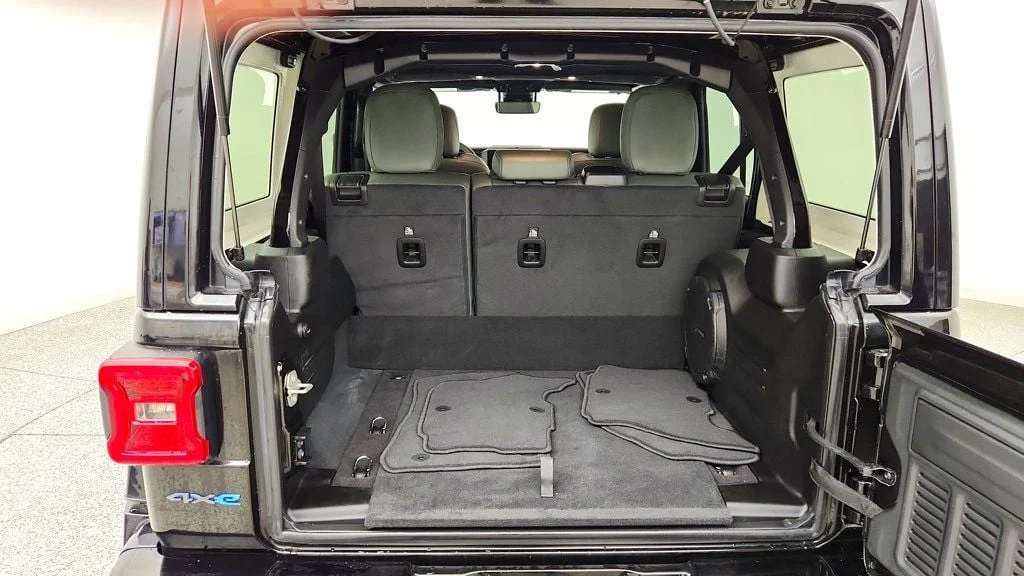 Used 2024 Black Clearcoat Jeep High Altitude 4x4 image 22