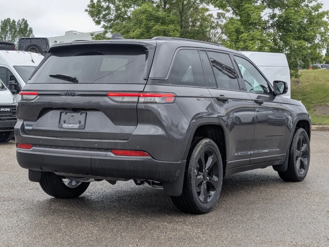 New 2026 Grey Jeep Altitude - - 4x4 - 20 Gloss Black Wheels - Power Sunroof - Trailer Tow Pkg & More! image 8