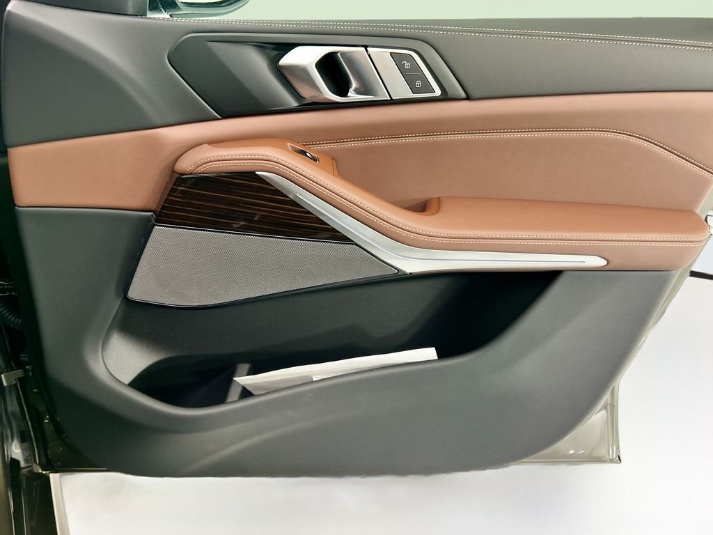 New 2026 Green Metallic BMW xDrive40i image 24