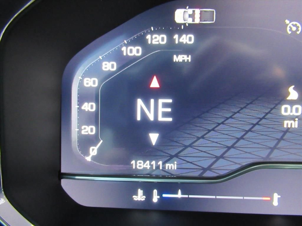 Used 2025 White GMC SLE image 28
